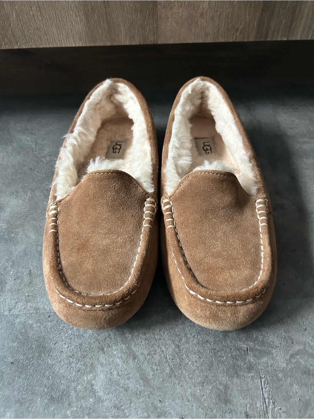 UGG Ansley Moccasin Slip-On Slippers Women’s 8 Chestnut EUC - Picture 2 of 7